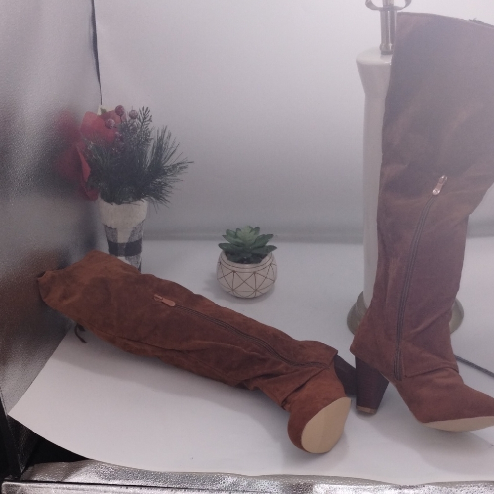Elegant Tan Over the Knee Boots - Picture 4 of 5